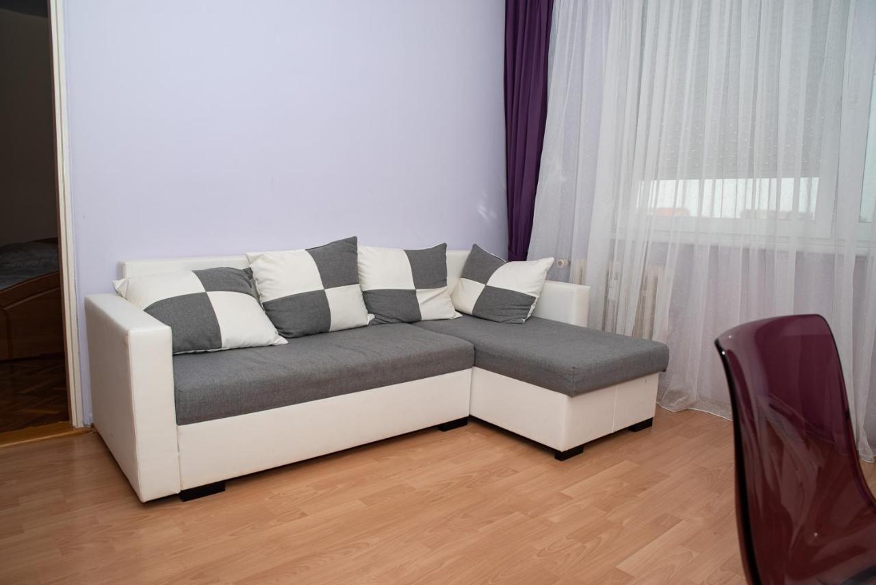 Lovely One Bedroom Apartment Nové Zámky Exteriör bild