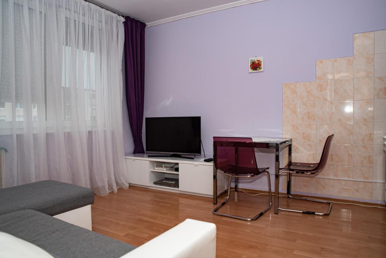 Lovely One Bedroom Apartment Nové Zámky Exteriör bild